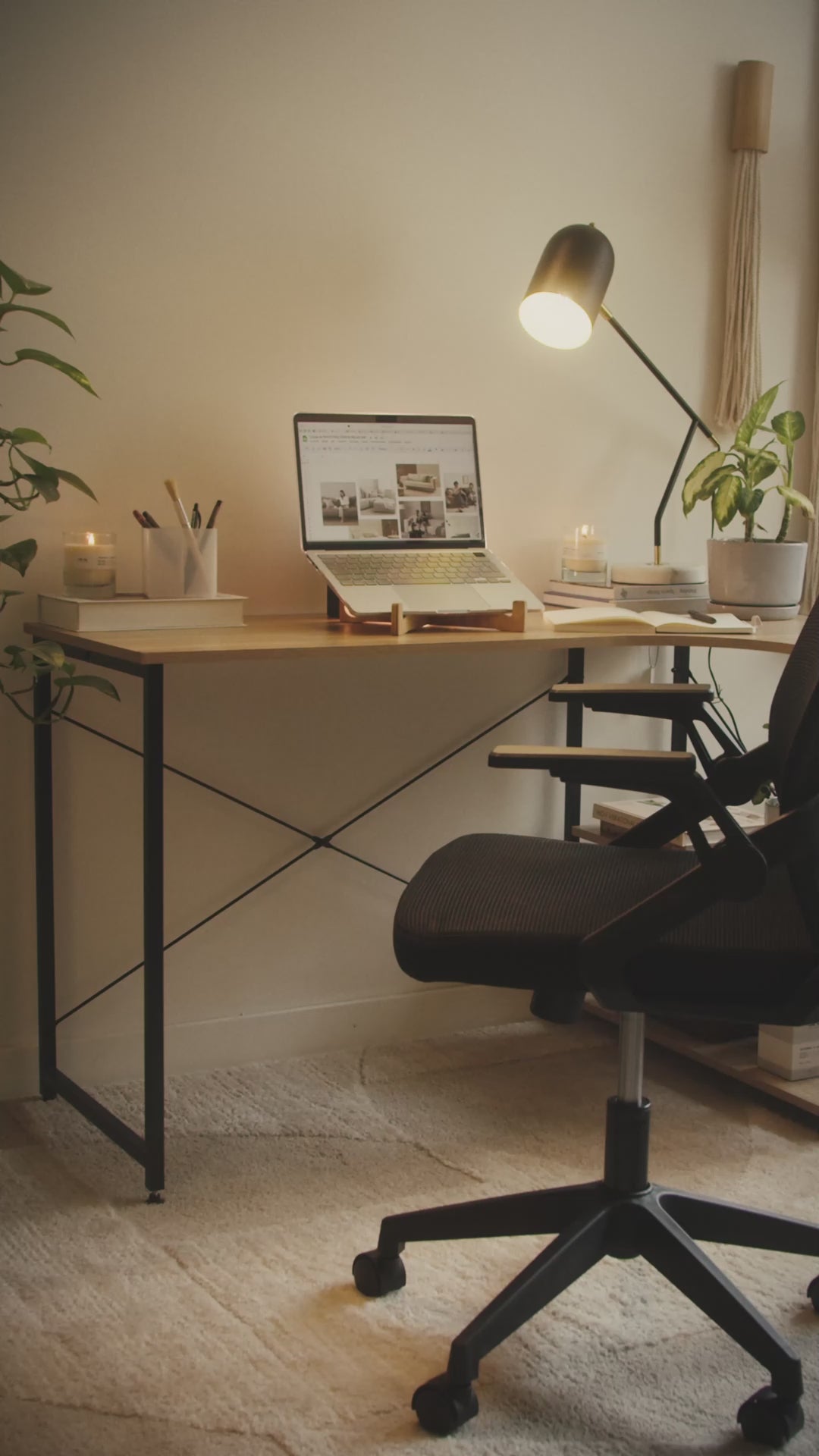 Escritorio con Repisas Inferiores Café